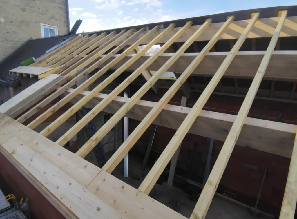 Travaux de charpente sur une habitation en rénovation
