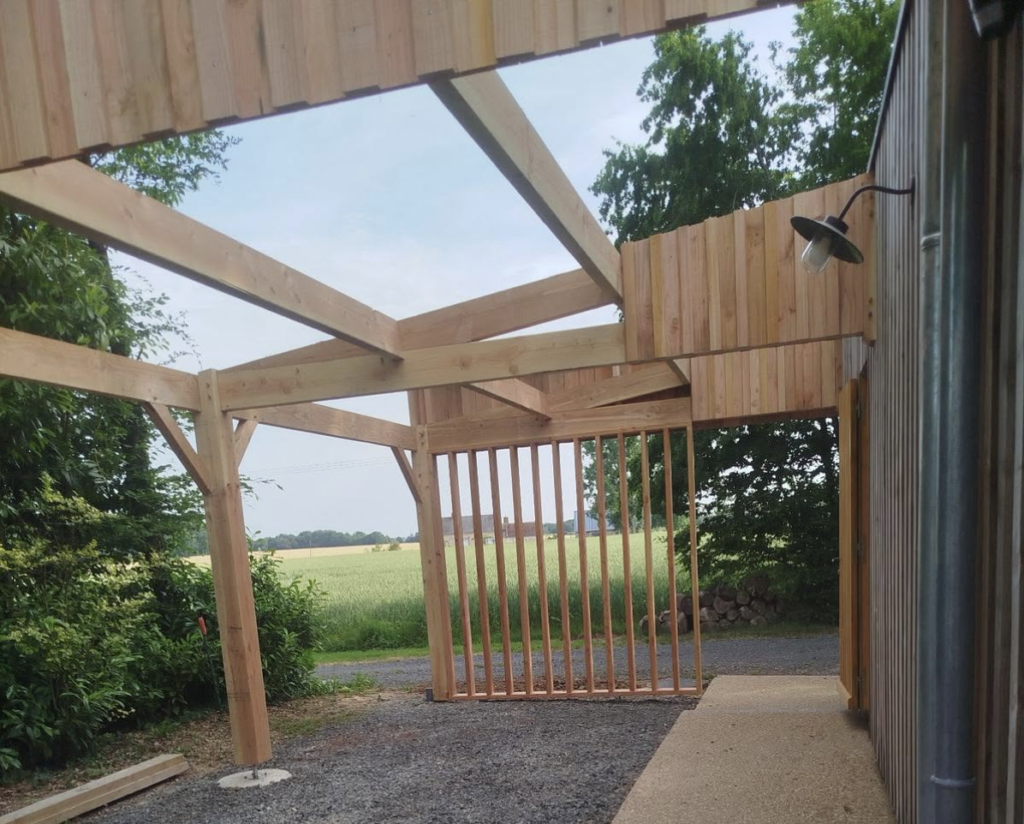 Travaux de charpente sur une maison en Sarthe