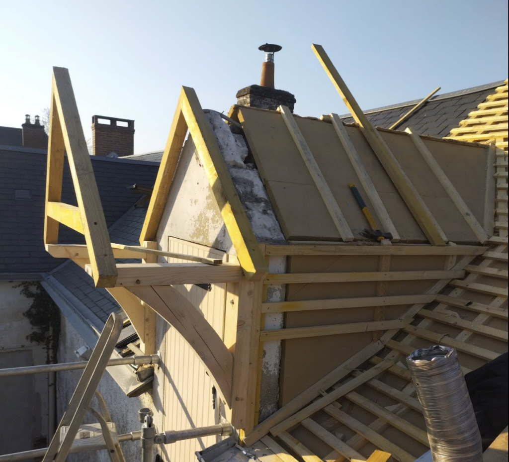 Travaux de rénovation de charpente en bois en Sarthe