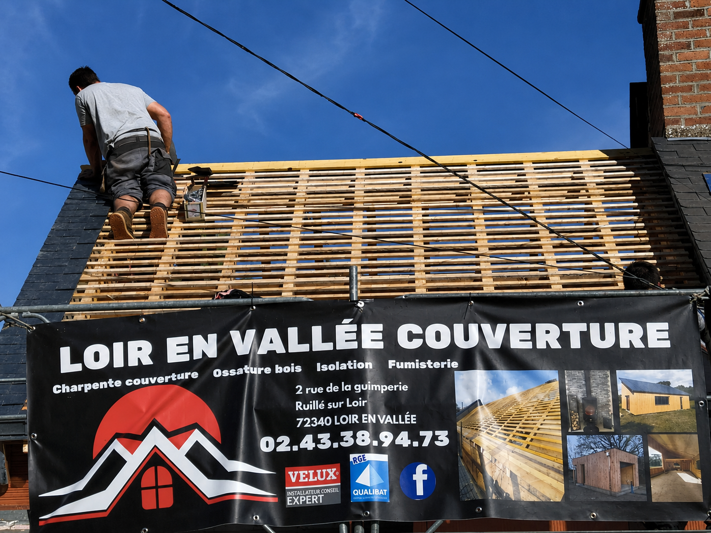 Artisan couvreur réalisant une rénovation de toiture en Sarthe - Loir en Vallée Couverture