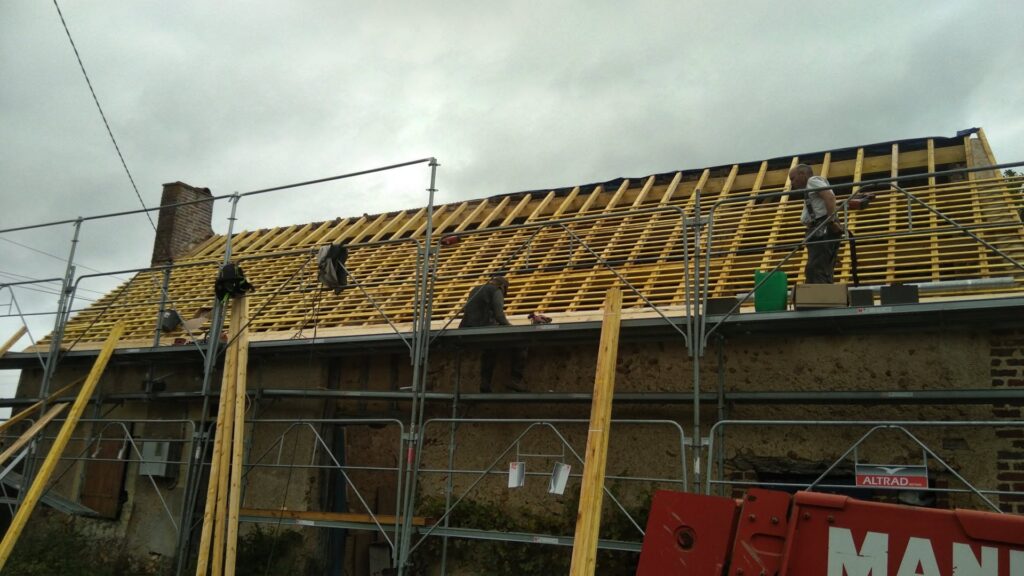 Pose d'une nouvelle charpente en bois en Sarthe