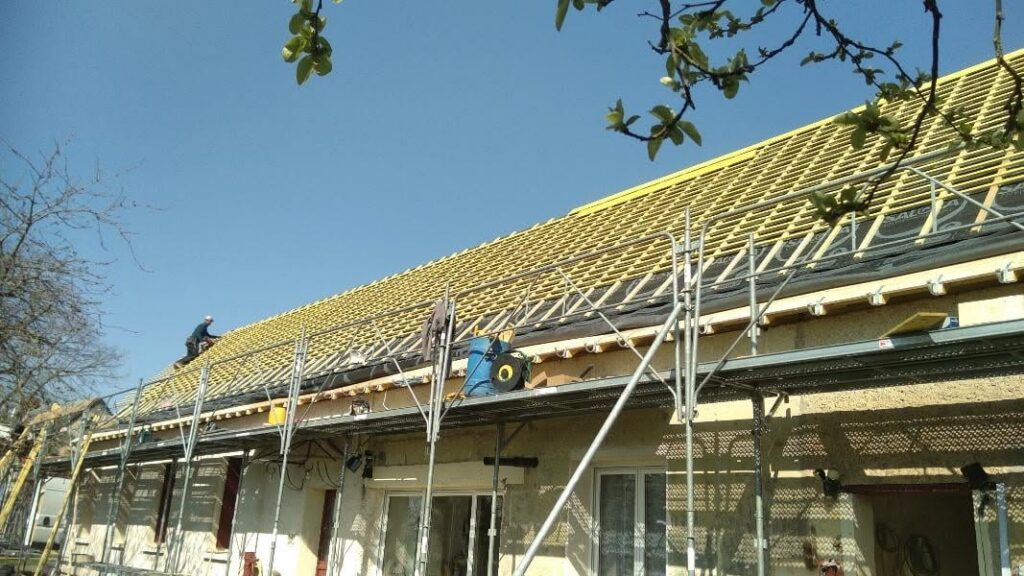 Charpentier spécialisé dans les travaux de toiture en Sarthe