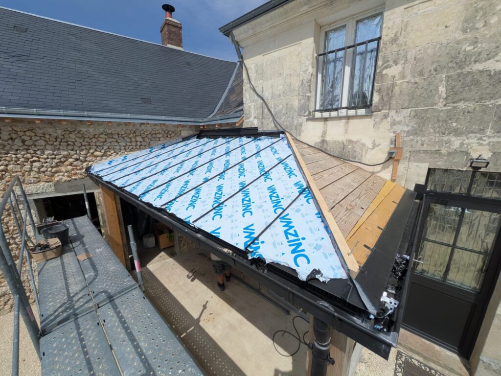 Chantier de couverture et zinguerie réalisé à Marçon dans la Sarthe