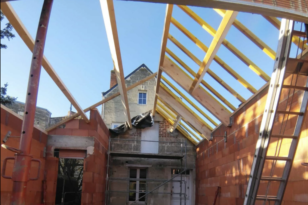 Un charpentier en Sarthe, à Moncé-en-Belin pour la construction, la rénovation ou la réparation de votre charpente