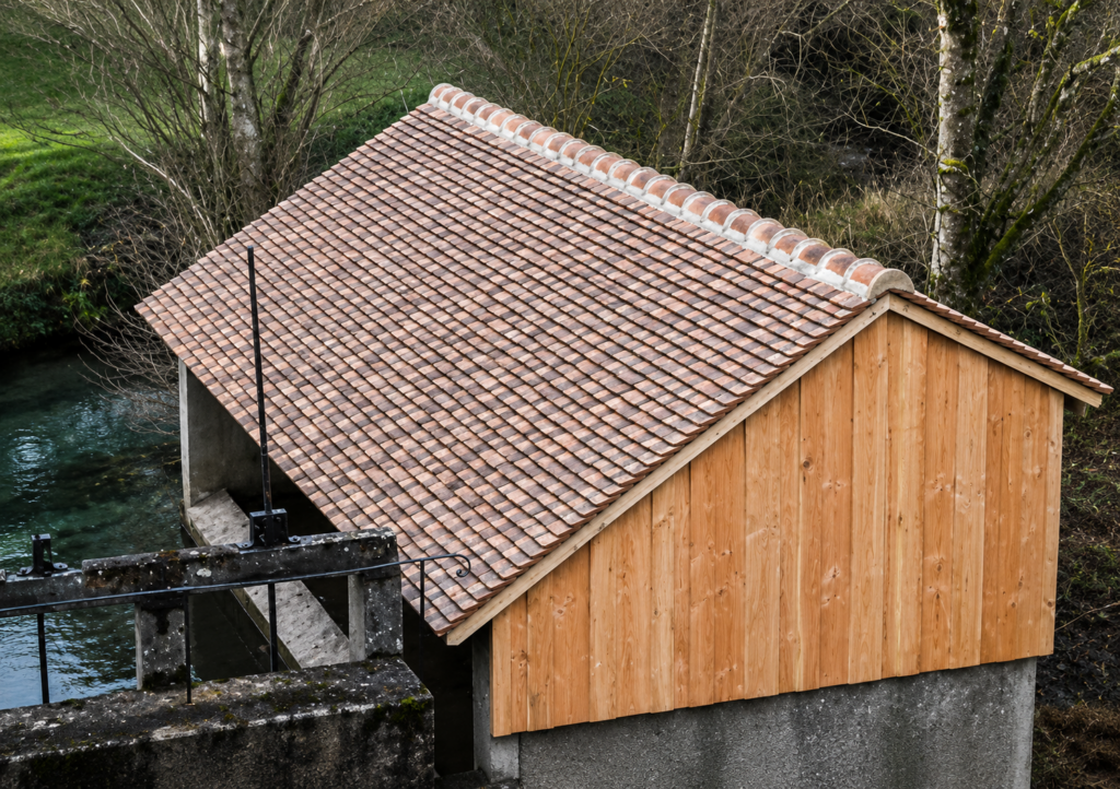Besoin d’un couvreur à Bessé-sur-Braye ? Loir en Vallée Couverture réalise vos travaux de toiture, zinguerie, charpente, isolation et ramonage.